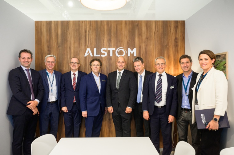 Im Bild von links nach rechts: Joris Delaigue, Alstom Commodity Manager,...
