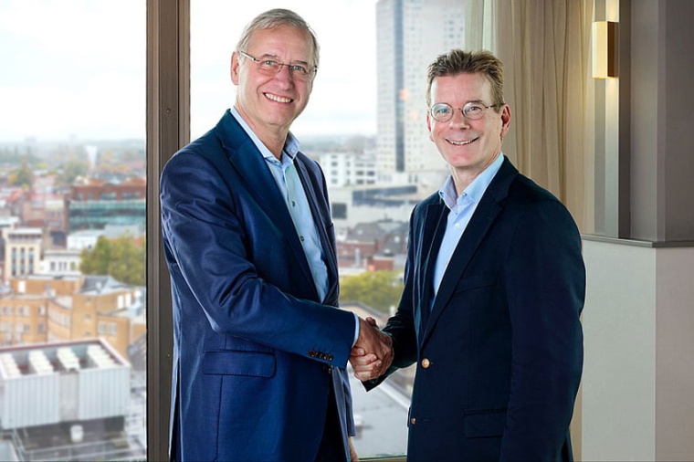 Rudi De Winter, CEO von X-Fab, und Johan Feenstra, CEO von Smart Photonics...
