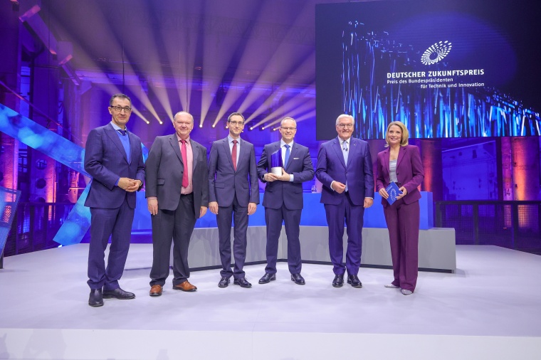 (r–l) Yve Fehring, Bundespräsident Frank-Walter Steinmeier, Stefan Grötsch,...