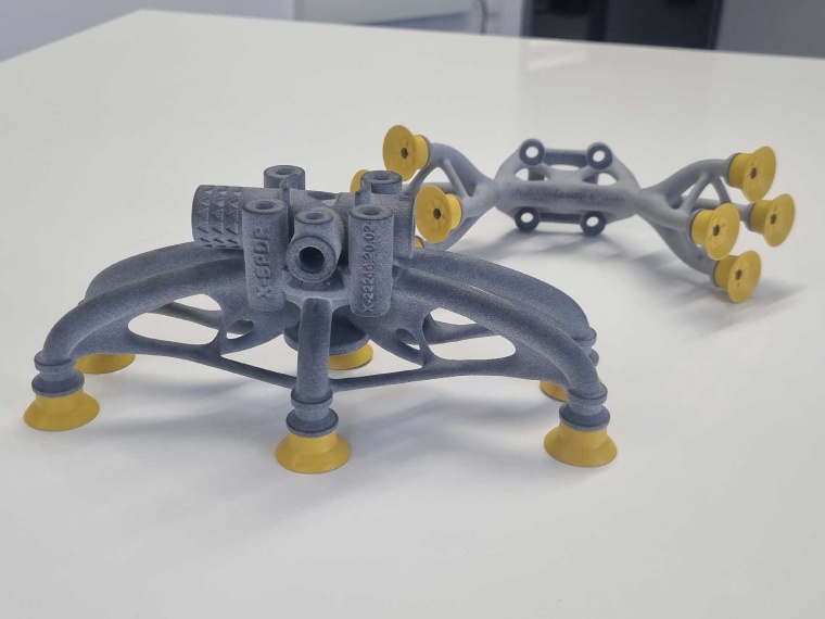 In Zusammenarbeit mit struktur.form.design Engineering konnte Replique...