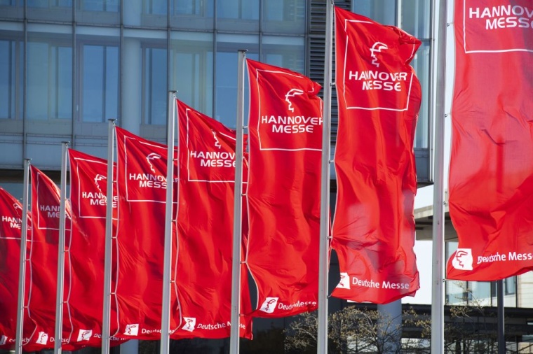 Fahnen vor der Hannover Messe. (Bild: Deutsche Messe)