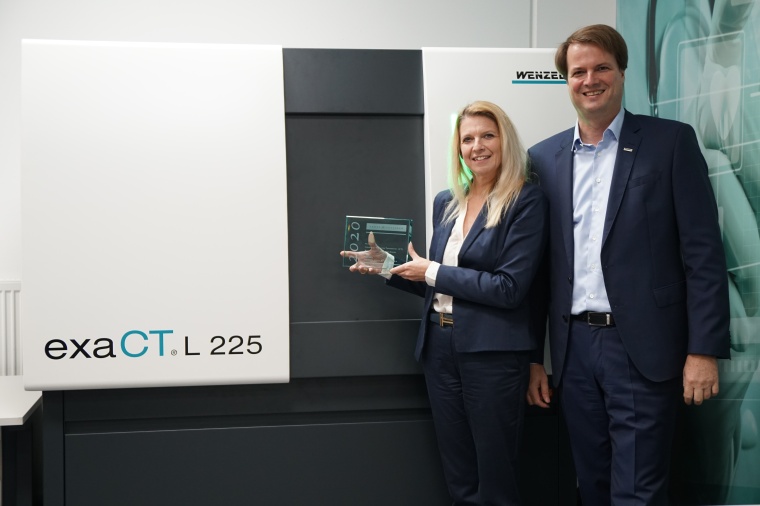 The managing directors Dr. Heike Wenzel and Prof. Dr. Wenzel-Schinzer with the...