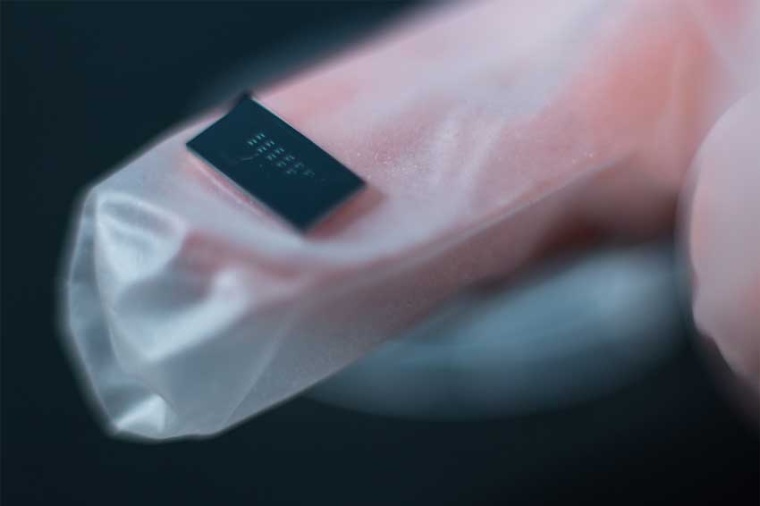 Biophotonic chip (Source: Surfix)