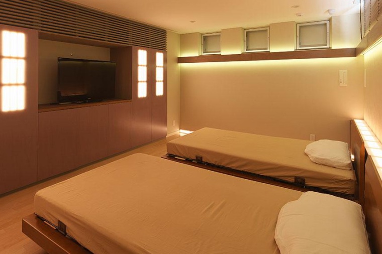 Exposure to specific types of light before sleep can have variable effects on...