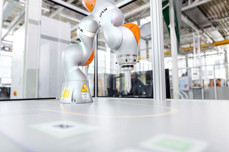 Users can combine different robots, hazard situations and tools with the design...
