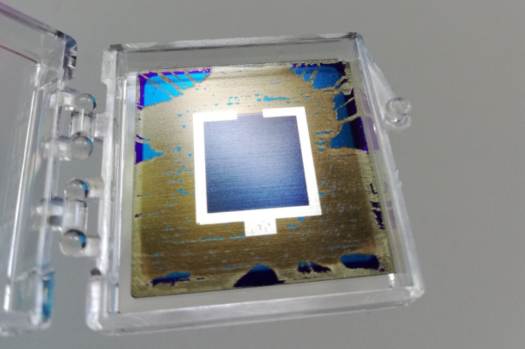 A standard silicon solar cell is combined with a perovskite top cell. This...