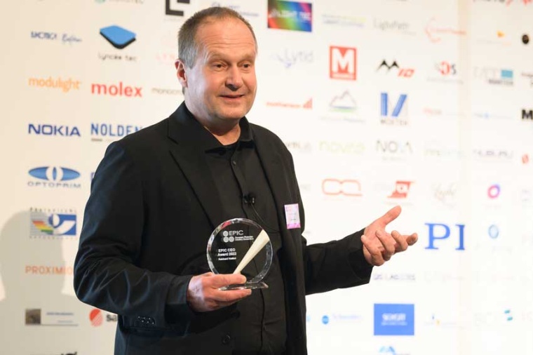 Dr Reinhard Völkel, Suss MicroOptics, with the EPIC CEO Award (Source: EPIC)