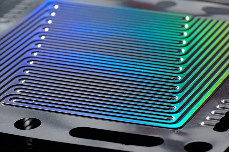 Bipolar plate functionalized with USP laser microstructuring (Source: Fh. ILT)