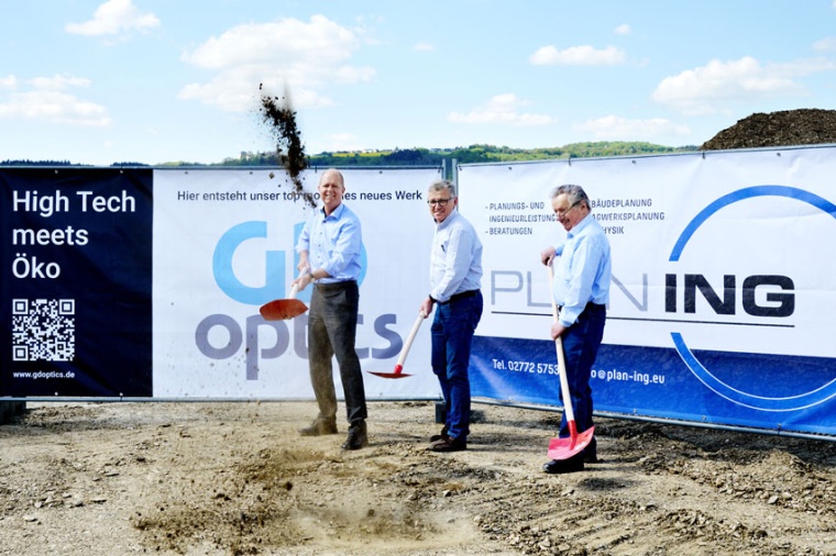 From right to left: groundbreaking Gerhard Dross, Hans-Werner Bender, and...