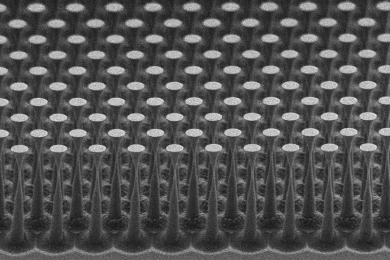 SEM image of the diamond mirrors for high-powered lasers. (Source: Loncar Lab,...