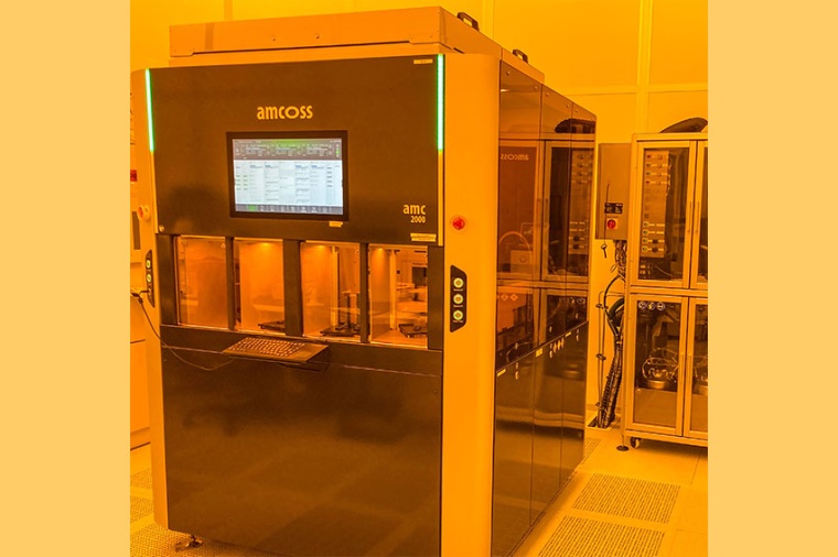 amc 2000 for fully-automatic, simultaneous coating and developing of wafers and...