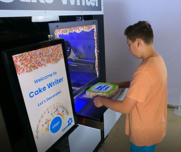 The system for the automatic labeling of cakes can be used in any supermarket....
