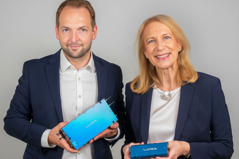 Beate Sauter (r), Dennis George (Source: Lumics)