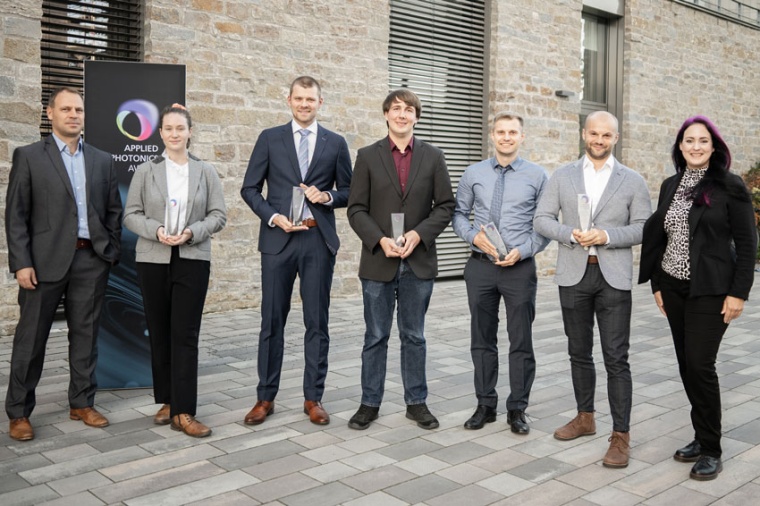 Group picture with the 2022 award winners, framed by Robert Kammel and Michèle...