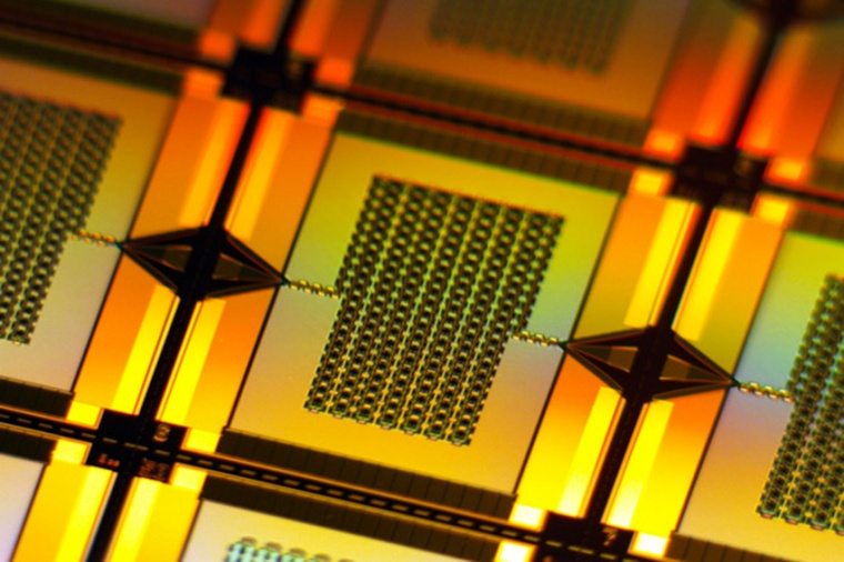 This superconducting parametric amplifier can achieve quantum squeezing over...