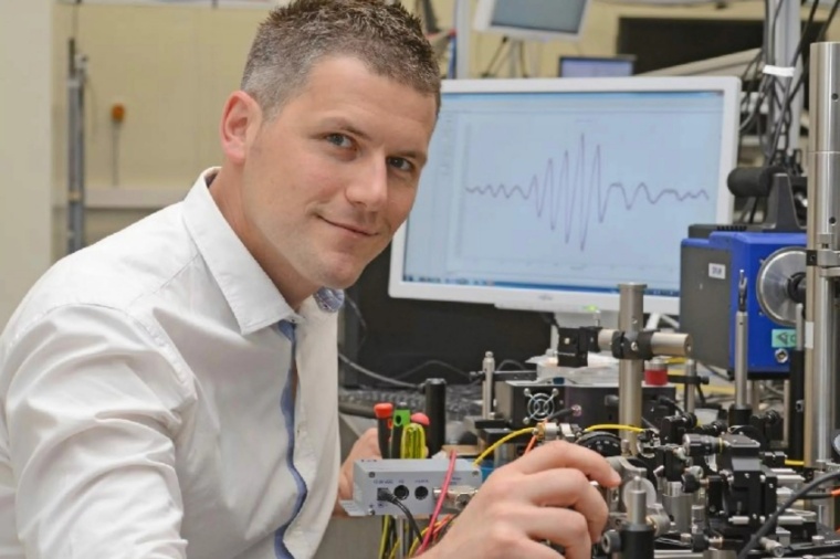 PD Dr Ioachim Pupeza in his lab at MPQ (Source: Th. Naeser / L-IPHT)