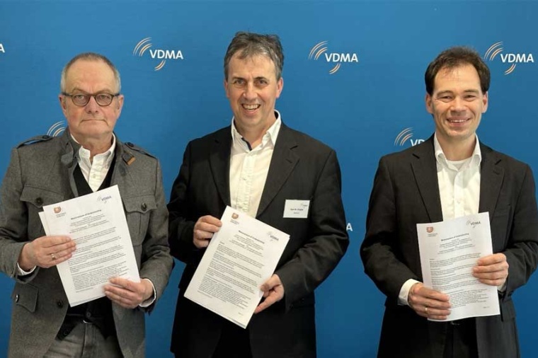 (l–r) Ralf Niggemann (OptecNet Deutschland), Dr Wenko Süptitz (Spectaris),...