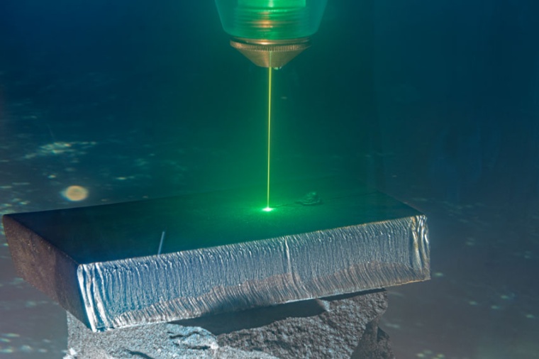 A green laser is used to cut steel and metals in the sea. (Source: Fh. IWS)