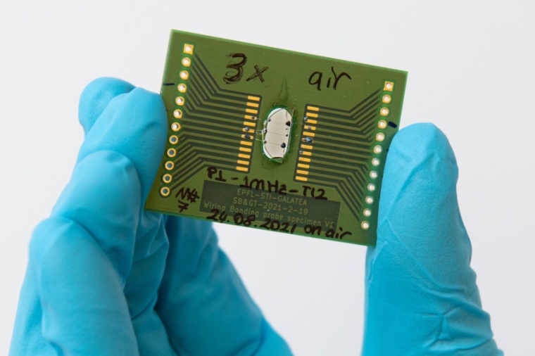 A photoconductive circuit, where the circuit is directly patterned onto a glass...