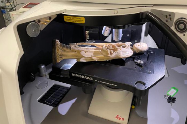 An ivory object, assumed to be of Asian elephant origin, under the microscope...