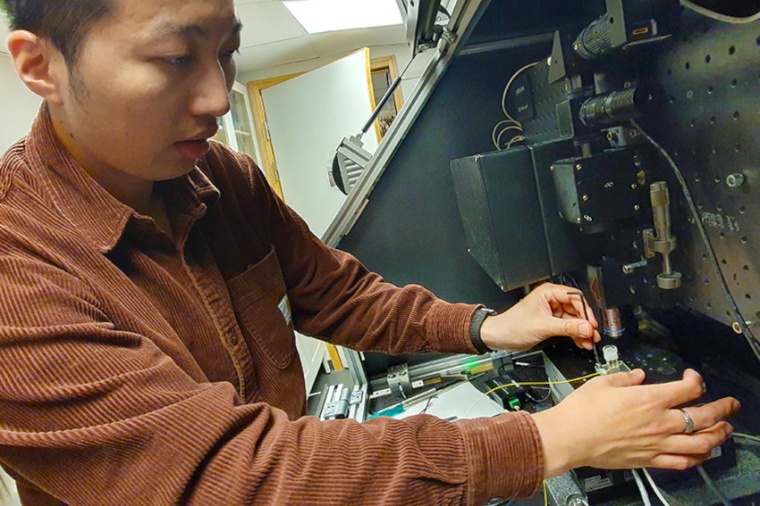 Researcher Lee-Lun Lai demonstrates the setup to print silica glass...