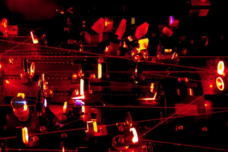 A special optical filter enables, when applied to Brillouin spectroscopy...