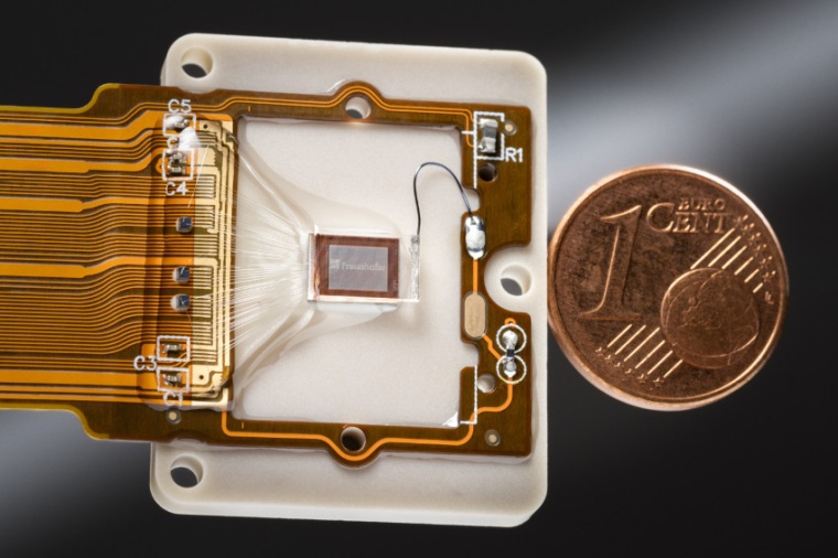 A compact LCOS microdisplay with fast CMOS backplane for high-speed light...