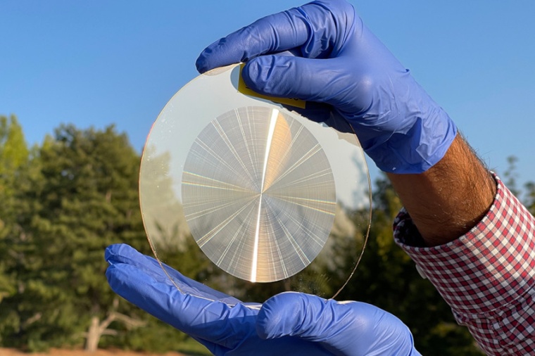 The researchers demonstrated the capabilities of their flat lens with test...