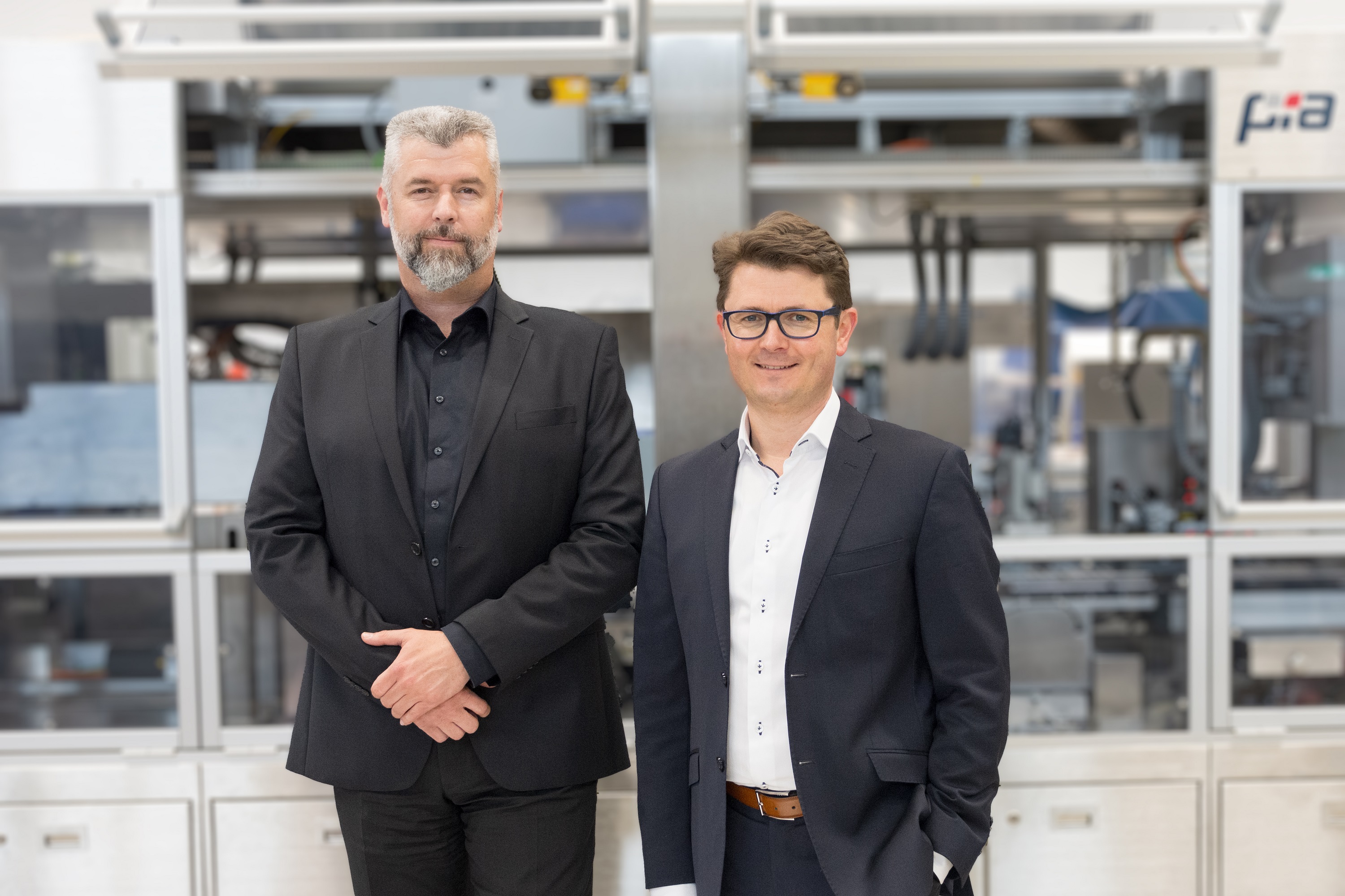 André Vales (li) und Johannes Strasser (re) bilden die neue Führungsspitze bei PIA Automation Amberg.